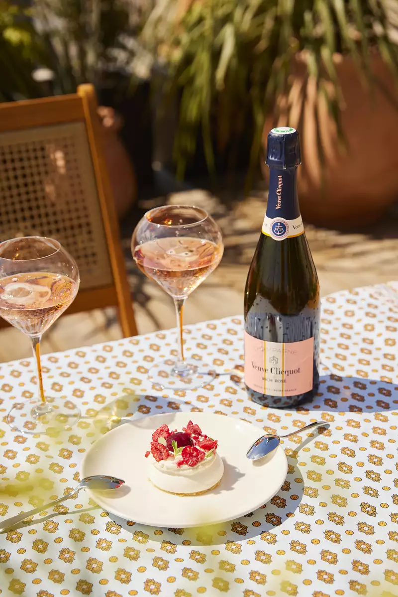 TAKE AWAY Ella Aflalo x Take Away